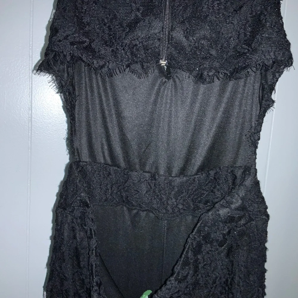 Venus lace V neck sleeveless jumpsuit open back Sz M flare leg